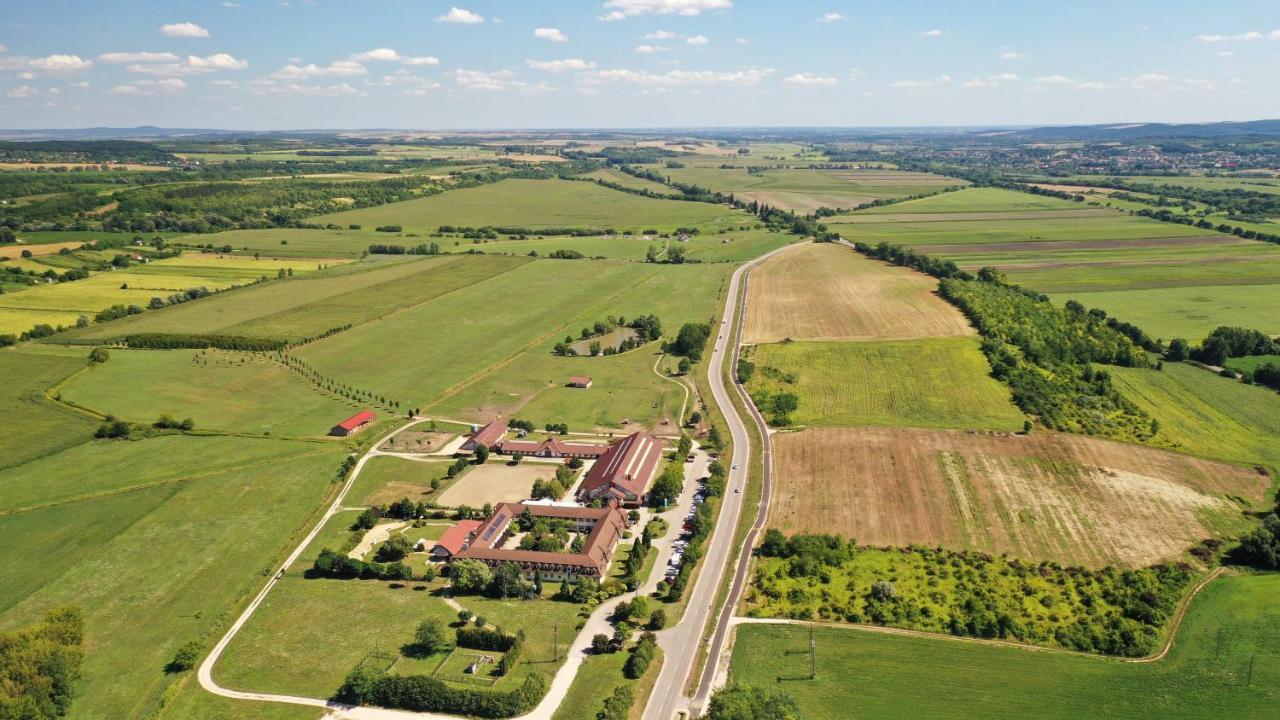 Hetkuti Wellness Hotel Mór Zewnętrze zdjęcie