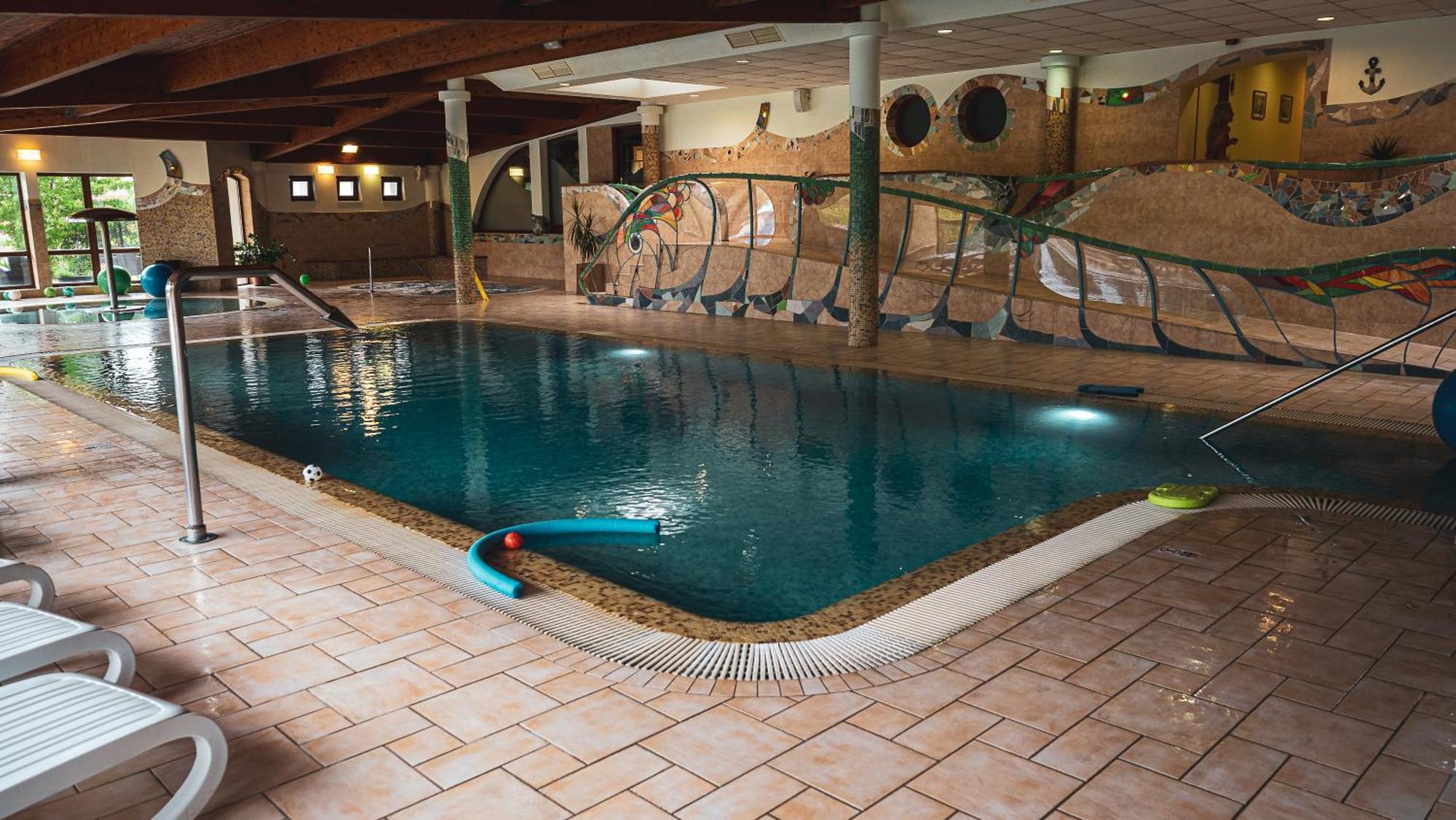 Hetkuti Wellness Hotel Mór Zewnętrze zdjęcie